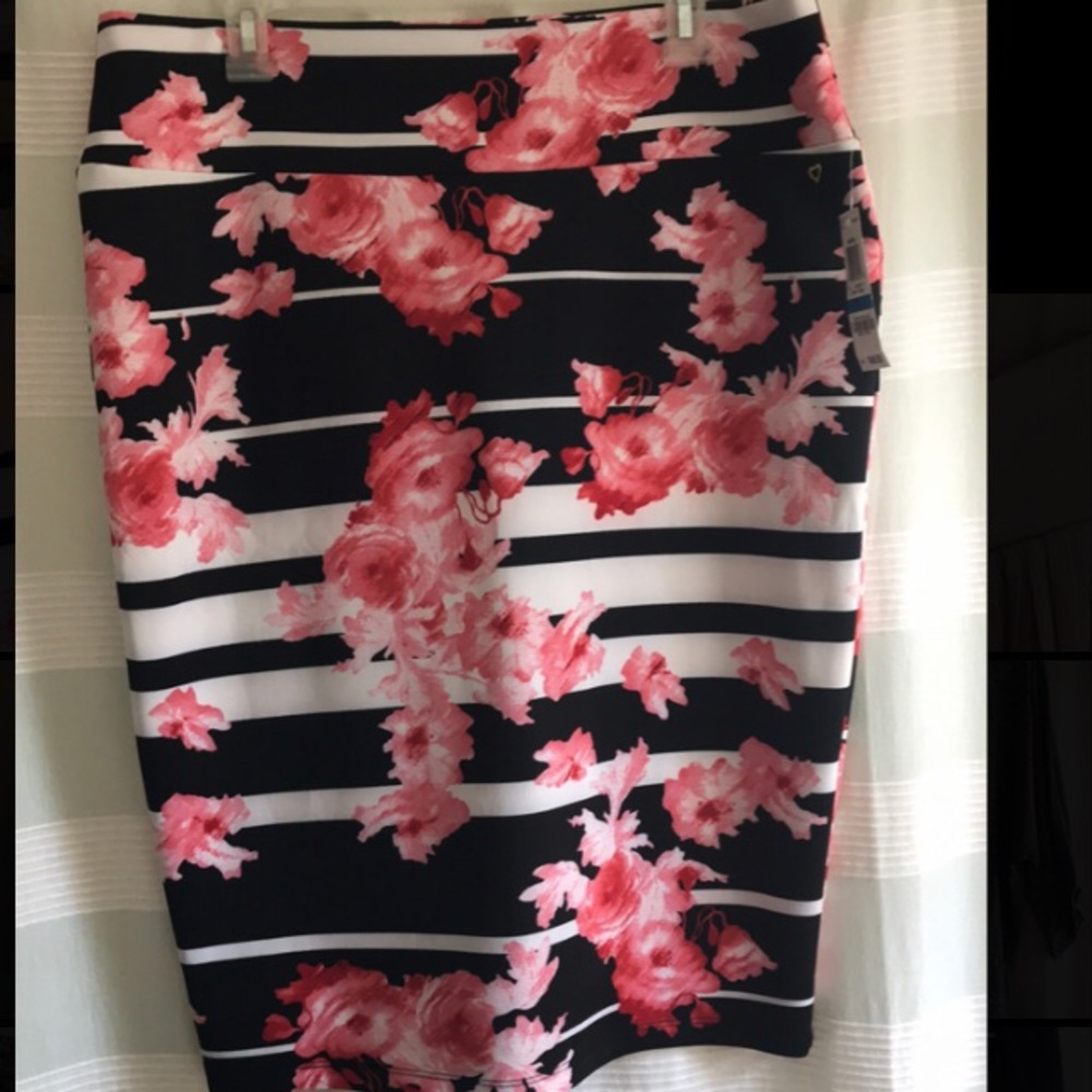 Brand new tag still on-Body con mid skirt
